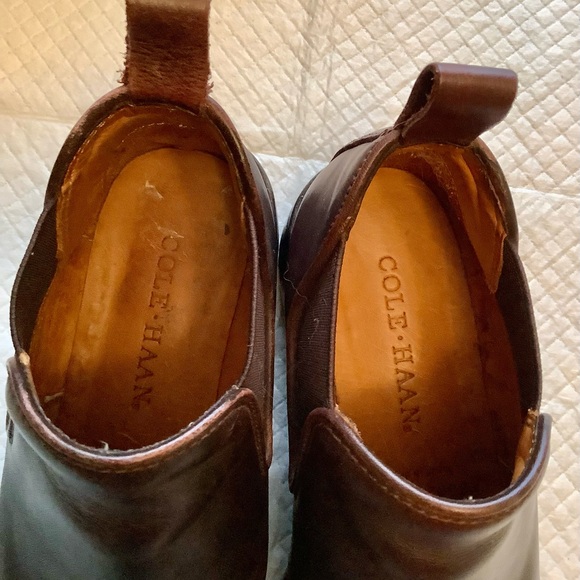 COLE HAAN, all leather, chelsea riding style boot. Soft supple, brown, lined - Picture 8 of 14